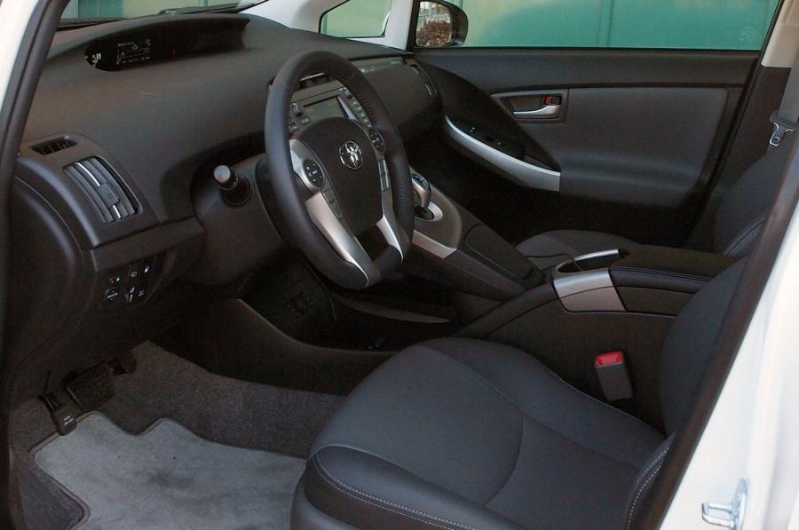  Toyota Prius Plug-In Hybrid 2012 года  (фото 58 из 75)